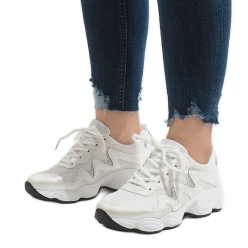 Fehér divatos sportcipő KB-153 1