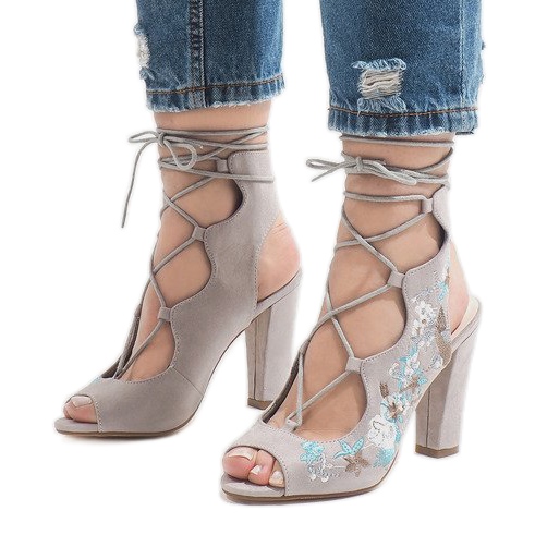 Szürke nyitott csizma az oszlopon 1610-223 1