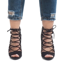 Fekete nyitott csizma magas sarkú 9095-83A 2