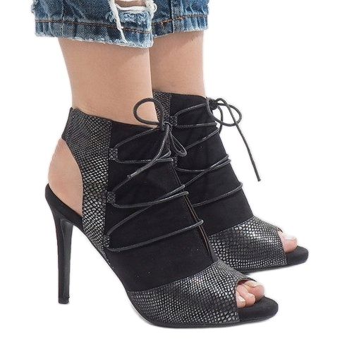 Fekete, nyitott csizma HF168-3 sarkon 1