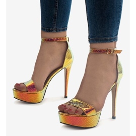 Arany szandál irizáló sarkú 8338-19 aranysárga 1