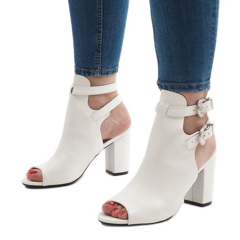 Fehér csizma a postán 173-853 1 Fehér csizma a postán 173-853 1