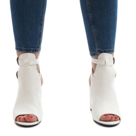 Fehér csizma a postán 173-853 2 Fehér csizma a postán 173-853 2