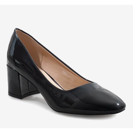 Fekete lakkozott szivattyúk a 7501-1 oszlopon 1