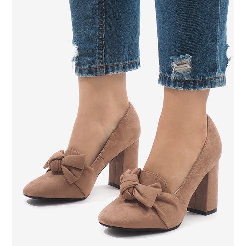 Rózsaszín velúr szivattyúk az N510 oszlopon 1