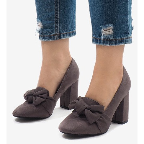 Szürke velúr szivattyúk az N510 oszlopon 1