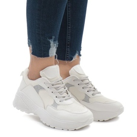 Fehér sportcipő BY-080 1