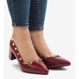 Burgundi lakkozott szivattyúk az X-70 oszlopon piros sokszínű 2