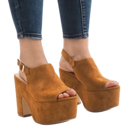 Teve szandál egy masszív 8263CA blokkon bézs 1