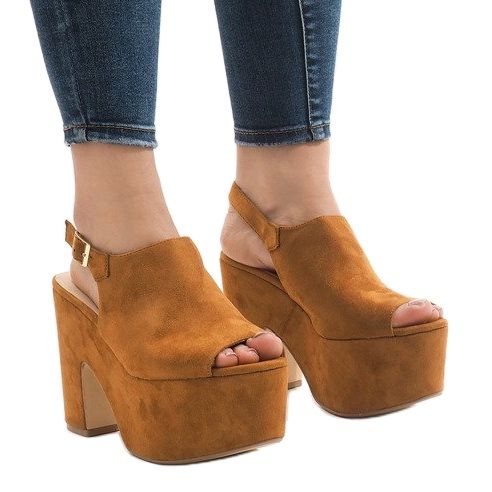 Teve szandál egy masszív 8263CA blokkon bézs 1