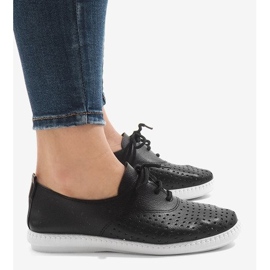 Fekete áttört cipők HR61116 1