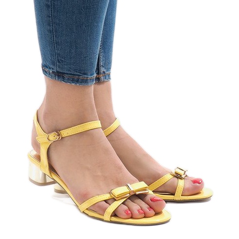 Sárga magas sarkú szandál 88-3 1