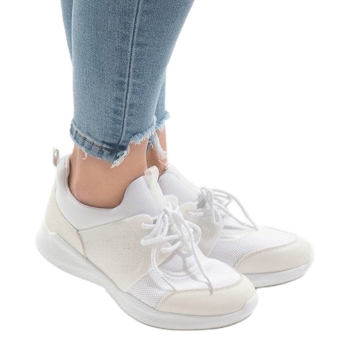 Fehér sportcipő BY-069 1