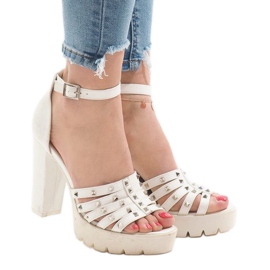 Fehér szandál a postán HQ8682 2