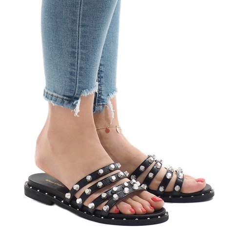 Fekete papucs LK-2802 csapokkal 1 Fekete papucs LK-2802 csapokkal 1