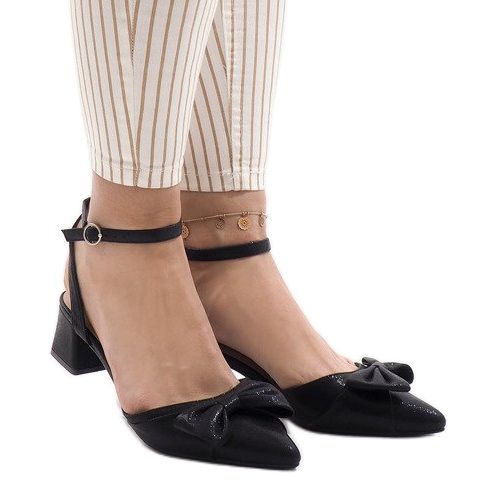 Fekete magas sarkú szandál 1702-2 1