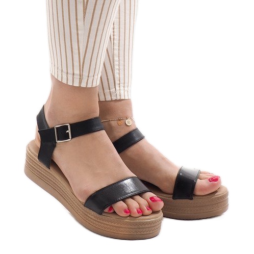 Fekete szandál a peronon 22-07 1