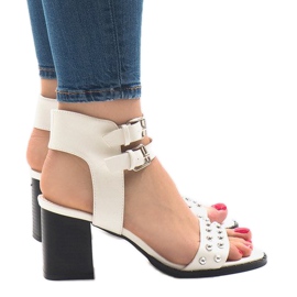 Fehér magas sarkú szandál 77-12 2