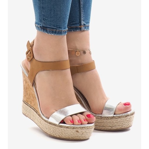 Ezüst lakkozott ék szandál VB76063 barna 1