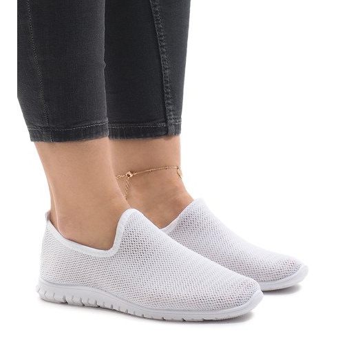 Fehér sportcipő 909-17 1