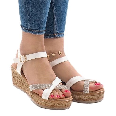 Fehér szandál a WS8816 platformon 1