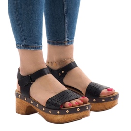 Fekete szandál az FM4142 platformon 1