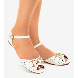 Fehér szandál GF-180 csatdal 1