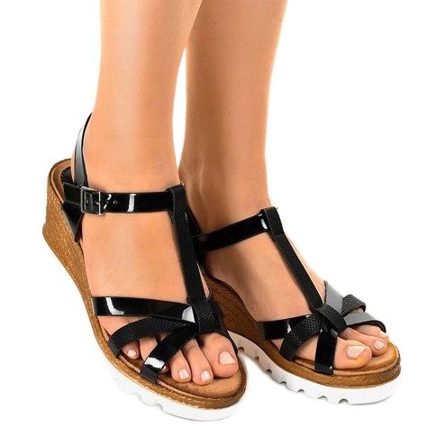 Fekete szandál az FD-67 platformon 1