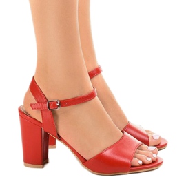 Piros nyitott szandál az FZ583 poszton 1