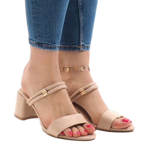 Bézs magassarkú M806 1