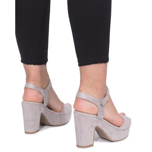 Szürke szandál a Boiset postából 1 Szürke szandál a Boiset postából 1