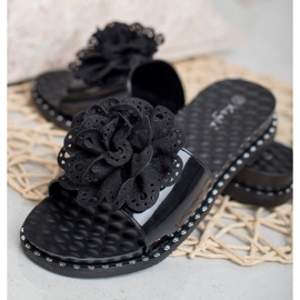 Kayla Fekete gumi papucs 2