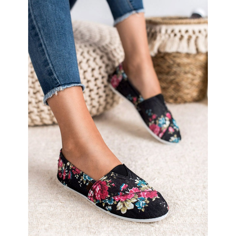 SHELOVET Slipony virágokban fekete sokszínű 2