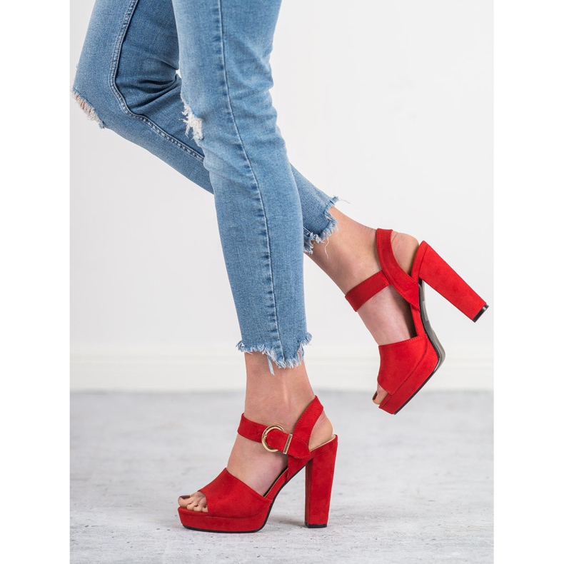 SHELOVET Piros szandál a platformon 2