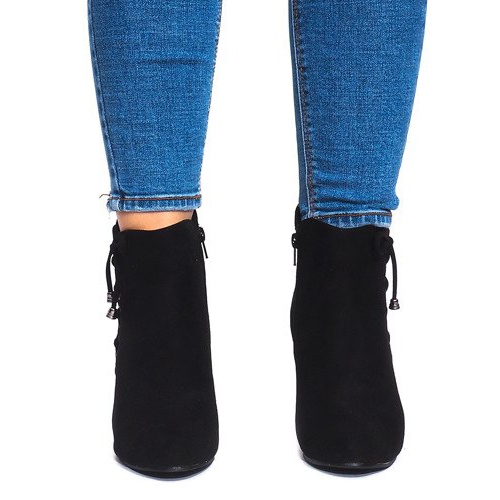 Velúr csizma egy bárban 66-98 fekete 2