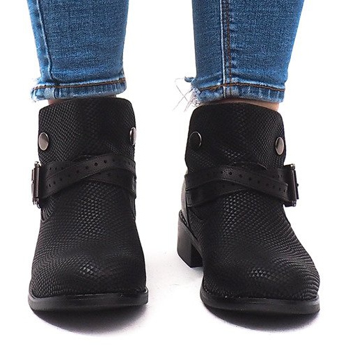 Csizma 1702Y fekete 2