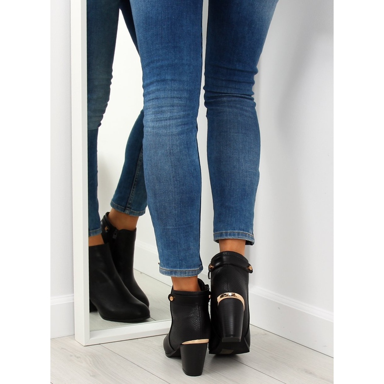 Fekete magas sarkú csizma F167 Fekete 1