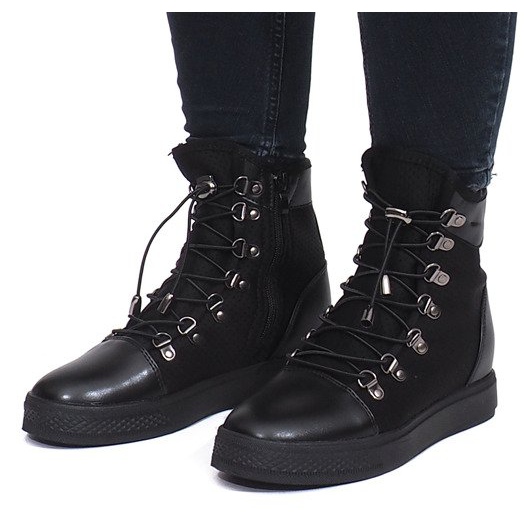 Fekete áttört ék cipők a Mathilde -től 1