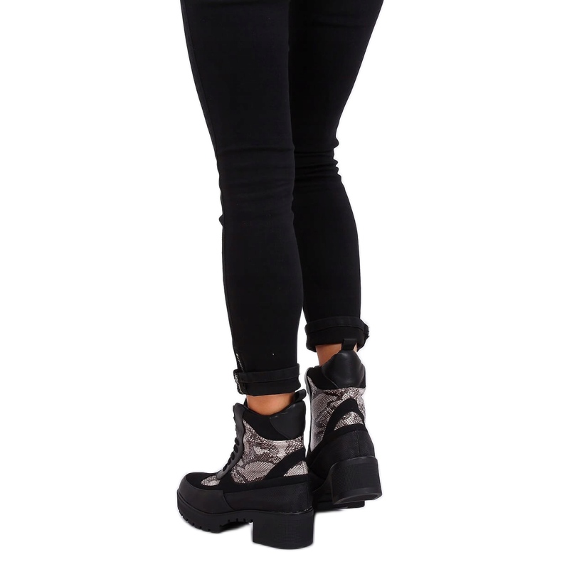 Fekete Női fekete csizma 99-58 Kígyóbőr 1