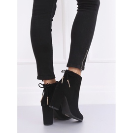 Elegáns fekete magas sarkú csizma NS055P Fekete 1