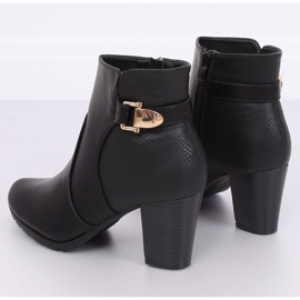 Fekete magas sarkú csizma F168 Fekete 1