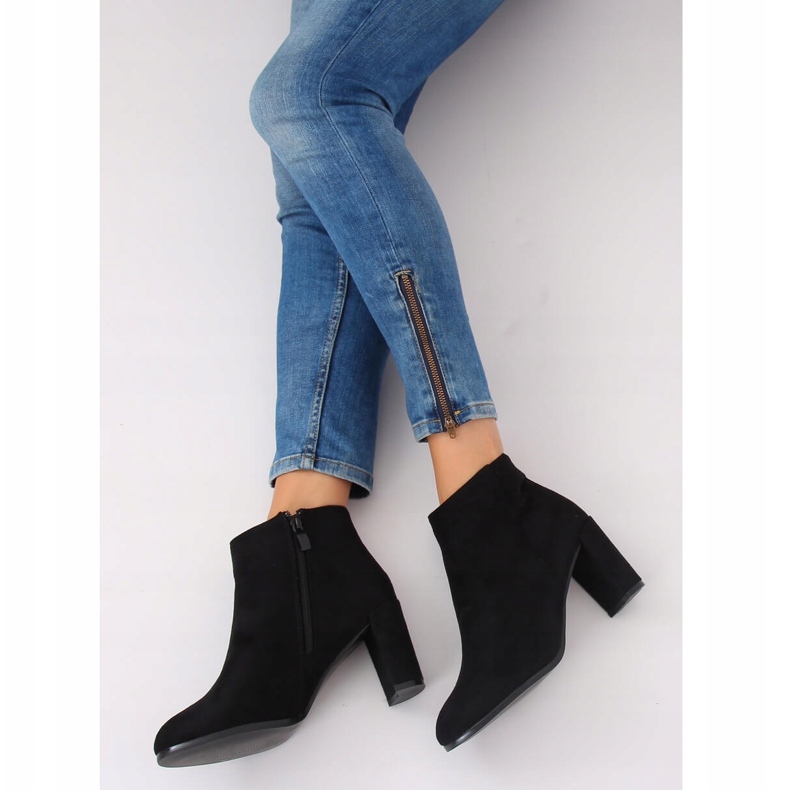 Klasszikus fekete magas sarkú csizma A6801 Black 2