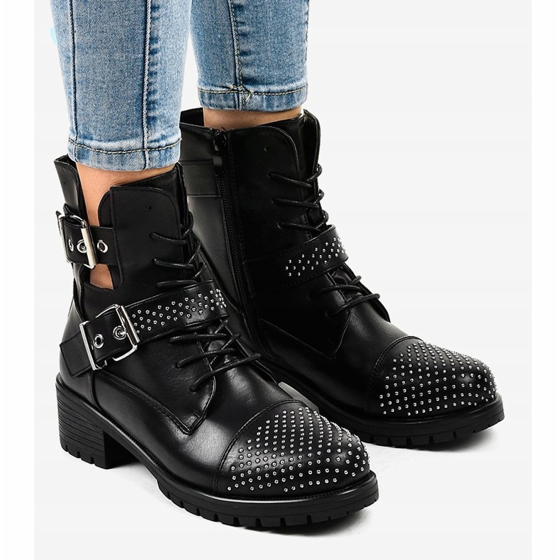 Női fekete csizma masszív M257 talpon 1