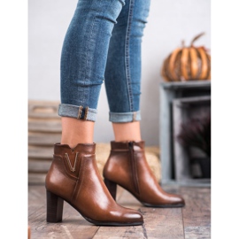 Vinceza Barna csizma egy poszton 1