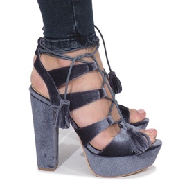 Szürke szandál a One Love velúroszlopon 1