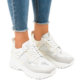 Fehér divatos női sportcipő C2 1