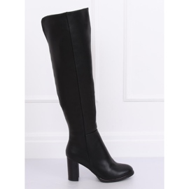 Térdig érő csizma az oszlopon fekete F128 Fekete 1