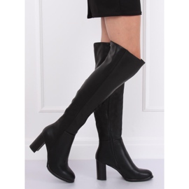 Térdig érő csizma az oszlopon fekete F128 Fekete 2