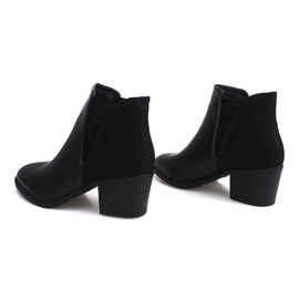 Csizma Egy Postán Egy Radírral K77 Fekete 1