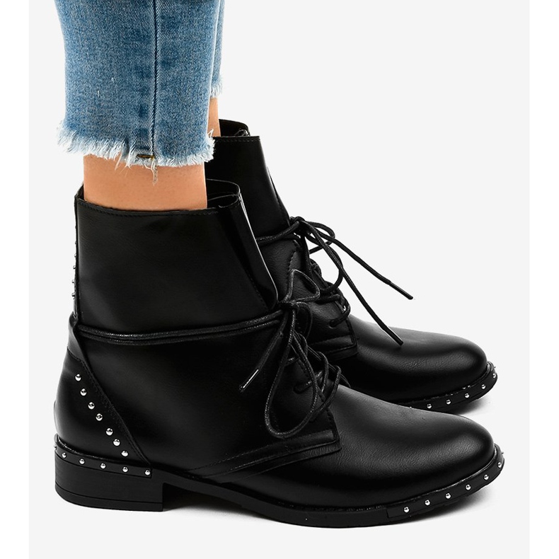 Fekete lapos fűzős csizma A-251 2 Fekete lapos fűzős csizma A-251 2